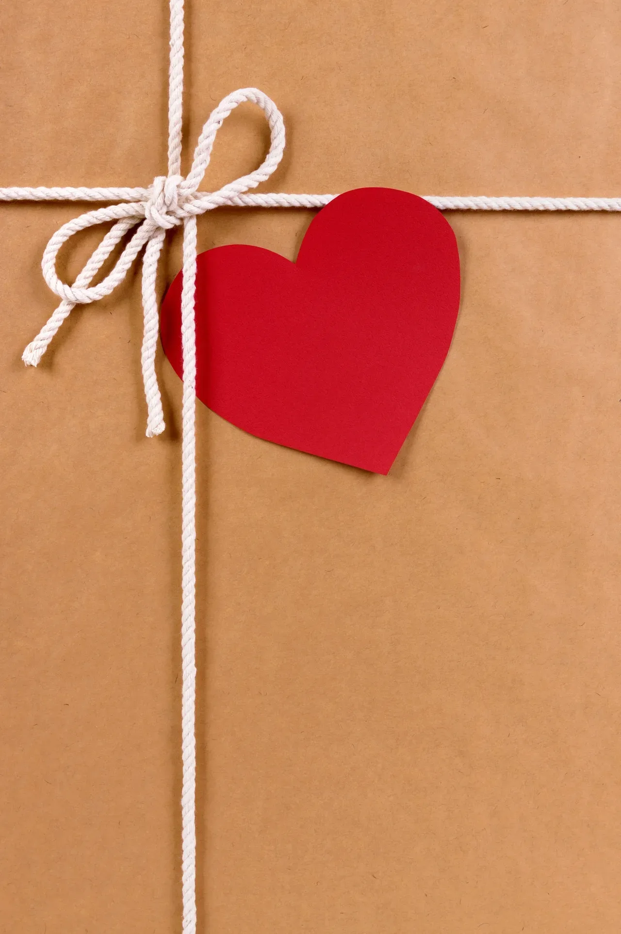 Geschenk mit rotem Herz